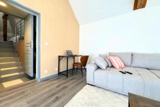 L'Atelier - By BEST KEYS - Duplex Haut de Gamme - Entièrement Climatisé - Centre-Ville - Netflix & WiFi Fibre - Machine à Café Nespresso - Check-in Autonome - Parking Gratuit à Proximité - Calme & Confort Premium - 4