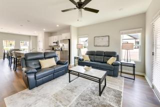 5 Mi to Auburn University Sleek Townhome with Patio - Opelika - 0