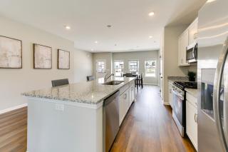 5 Mi to Auburn University Sleek Townhome with Patio - Opelika - 2