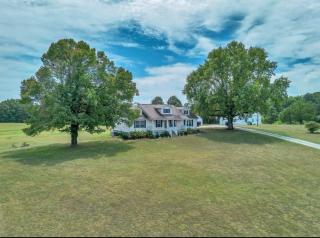 Country Retreat on 20 Acres in Dickson with Hot Tub - McEwen - 0