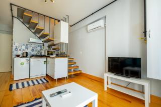 Entire Building with 2 Separate Apartments with Elevator and 5 Bathrooms - Istanbul - 3