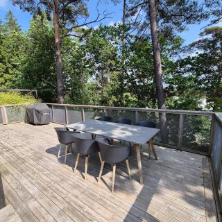 Large modern house with a hot tub - 6