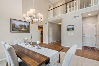 Large home, Fenced in Back Yard, Cathedral Ceiling - 4