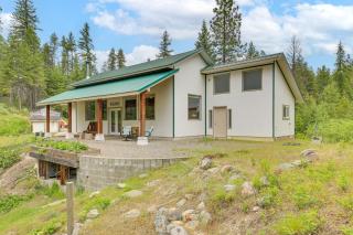 Rustic and Modern Home with Forest Views in Newport! - Newport - 9