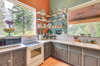 Rustic and Modern Home with Forest Views in Newport! - Newport - 2