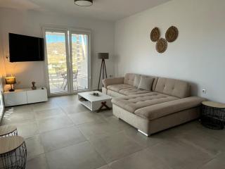 Aelia Cycladιa Paros - - 0