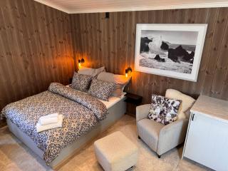 Fjord Cabin with Panoramic View & Private Balcony - Luster - 8