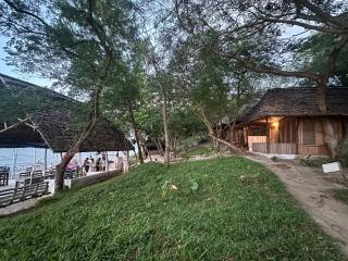 The Rocks Beach Bungalows - Kilindoni - 9