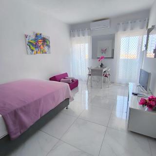 Cute studio-great location - 3