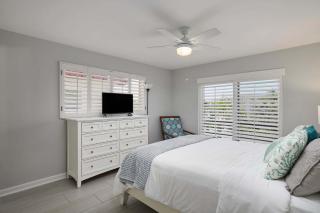 Gorgeous Spanish Cay Residence Steps to Beach - Sanibel - 3