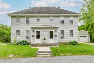 Walk to Downtown Wakefield Haven Near Beaches - South Kingstown - 9