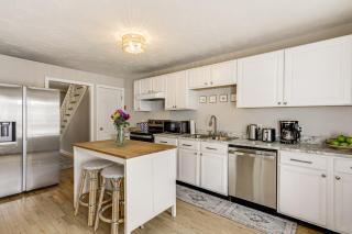 Walk to Downtown Wakefield Haven Near Beaches - South Kingstown - 3