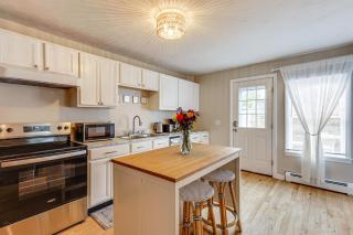 Walk to Downtown Wakefield Haven Near Beaches - South Kingstown - 1