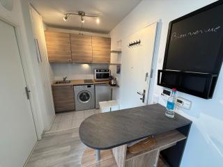 Quiet and bright Studio in Paris - 2