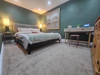 StayZen Apartments - Private Garden & Free Parking Ground Floor Central Woking - Business & Leisure - 2