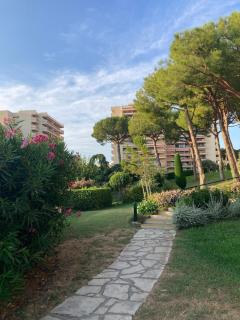 A 5 minutes du centre de Juan les pins et de la mer ! Appartement dans résidence avec piscine et terrain de tennis - Antibes - 1