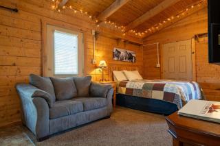 The Park Cabin at Mount Carmel Motel and RV Park - Mount Carmel - 4