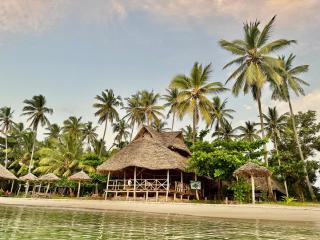 Whale Beach Bungalows and Tents - Kilindoni - 2