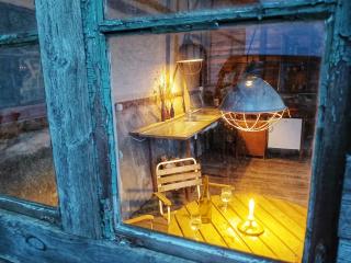 Gula Vagnen på en äng i lantlig miljö - Hörby - 7