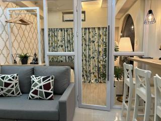 The Lay-by Fame MRT Megamall Greenfield Greenhills - Manila - 0