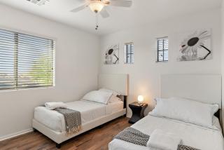 Serenity Splash Upscale Stay Pool Game Lounge - Casa Grande - 4