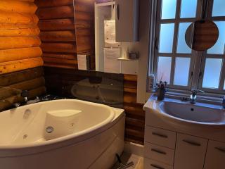 Cozy cottage with heated pool - 8