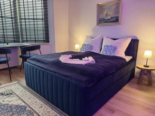 CuxHeaven - modernes Studio-Apartment direkt am Meer mit 65 Zoll TV und Tiefgarage in Duhnen - 0