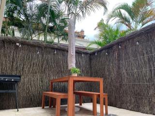 Prime location unit with backyard - Sidney - 4