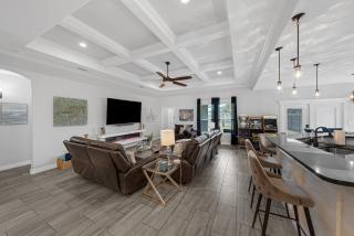 Regal Island Retreat - 4