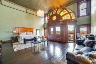 Stylish Private Balcony Downtown Marshall Studio! - Marshall - 0