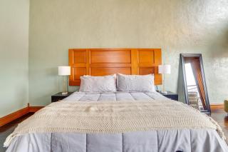 Stylish Private Balcony Downtown Marshall Studio! - 2