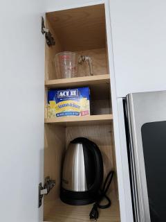 Gorgeous Two Bedroom Suite in a Quiet, Picturesque Neighborhood! - West Vancouver - 6
