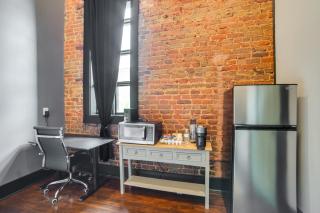 Boutique Studio Stay in the Heart of Marshall! - Marshall - 7