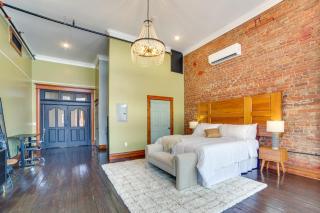 Studio with Private Balcony in Downtown Marshall! - 6