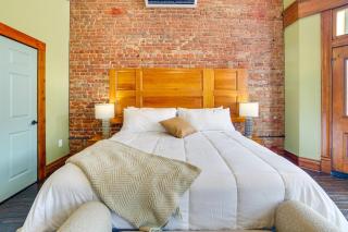 Studio with Private Balcony in Downtown Marshall! - Marshall - 2