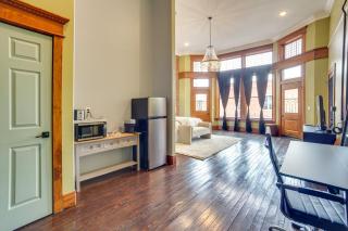 Studio with Private Balcony in Downtown Marshall! - Marshall - 7