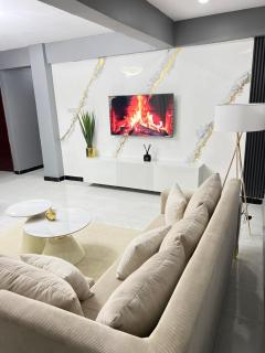 Stylish 2 BR Masaki Retreat with POOl & GYM - Dar es Salaam - 0