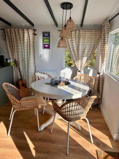 Robins' Rest - 22 Caer Beris Luxury Lodge Park NEW Sleeps 6 Riverside Reteat - Builth Wells - 7