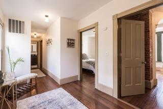 The View DC Elegant King Bed Parking Privacy - 9