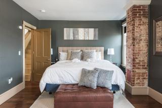 The View DC Elegant King Bed Parking Privacy - 2