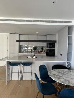 2 Bedroom Modern Apartment Next to Westfield London - London - 5