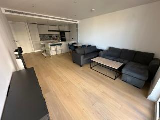 2 Bedroom Modern Apartment Next to Westfield London - London - 7