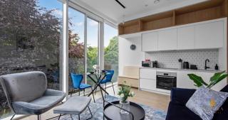 Stylish 2BR w Cinema, Gym, Games Room & Free Parking, Kew Gardens - Kew Bridge - 8