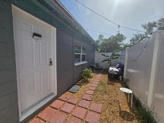 Private Tropical MIL Suite by Busch Gardens & USF - Tampa - 8