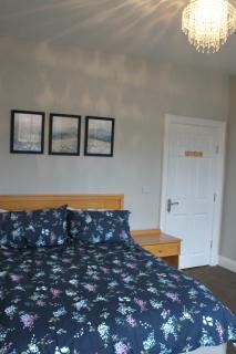 En-Suite Double Room in a Country House - 8