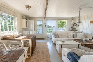 Must be experienced, Tømmerstø - 1