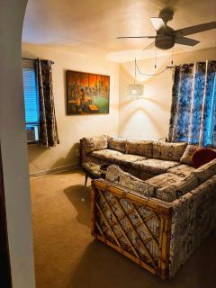 Spacious 2BR Getaway - Near City -Easy Parking - - 8