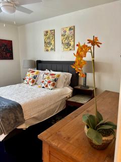 Spacious 2BR Getaway - Near City -Easy Parking - - 6