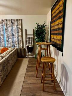 Spacious 2BR Getaway - Near City -Easy Parking - - 7