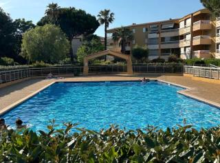 Résidence privée avec balcon, piscine et place de parking - Le Lavandou - 9